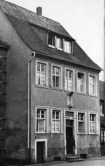 Erstes Schulhaus, Hauptstraße - von der katholischen Gemeinde erbaut, später Rathaus Foto Martus / Hoppe Image