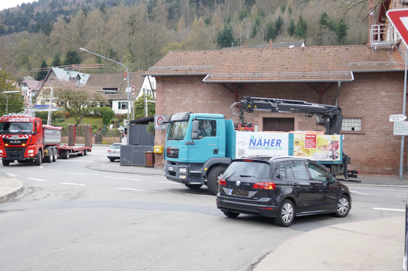 Schwerlastverkehr bis März 2020 Foto Fanz Image