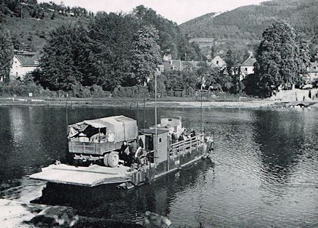 Brückenersatzverkehr bei der Adler - Überfahrt Foto Buhl / Hoppe Image